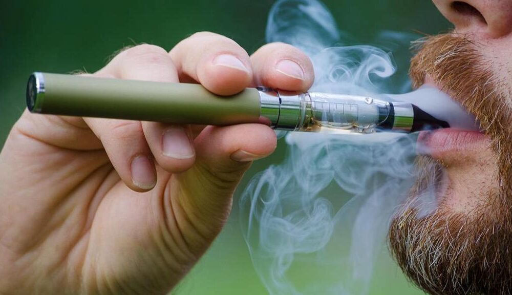 EU busca regulación de vapeadores; en México están por desaparecer