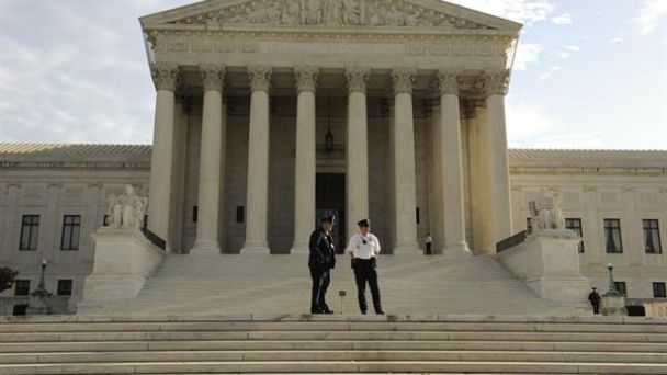 Corte Suprema de EU avala poner fin a programa “Quédate en México”