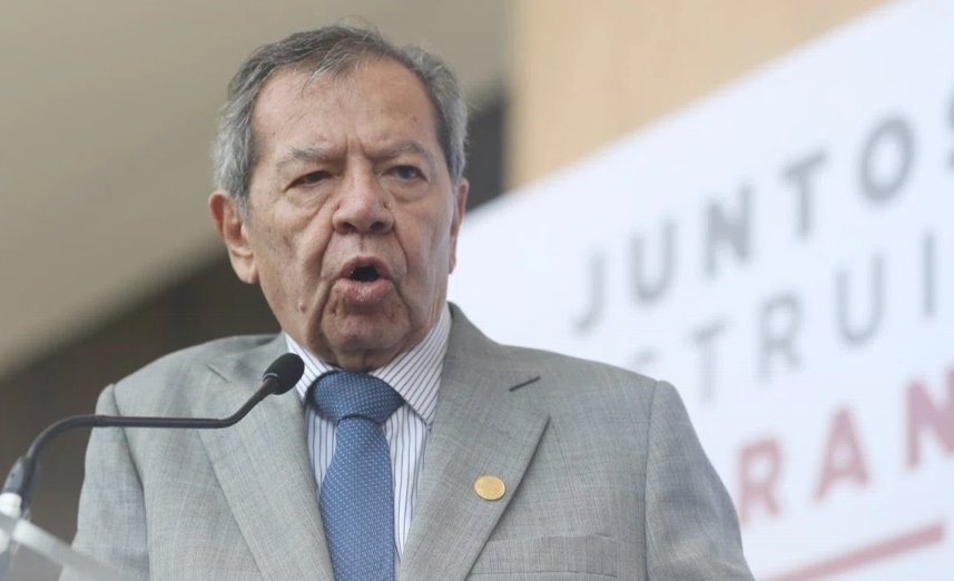 Soldados y marinos no son «corcholatas»: Muñoz Ledo