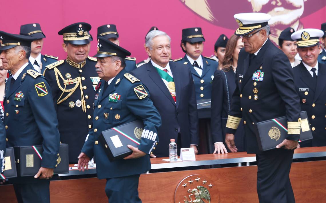 Alerta Álvarez Icaza que un militar podría ir por la Presidencia en 2024