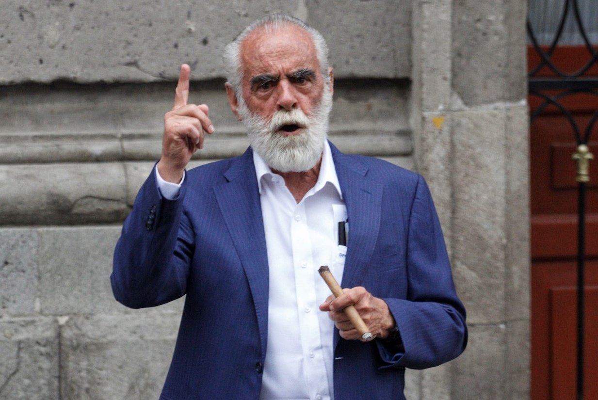 El «Jefe» Diego dice que cambiará de doctor porque «resultó de la 4T»