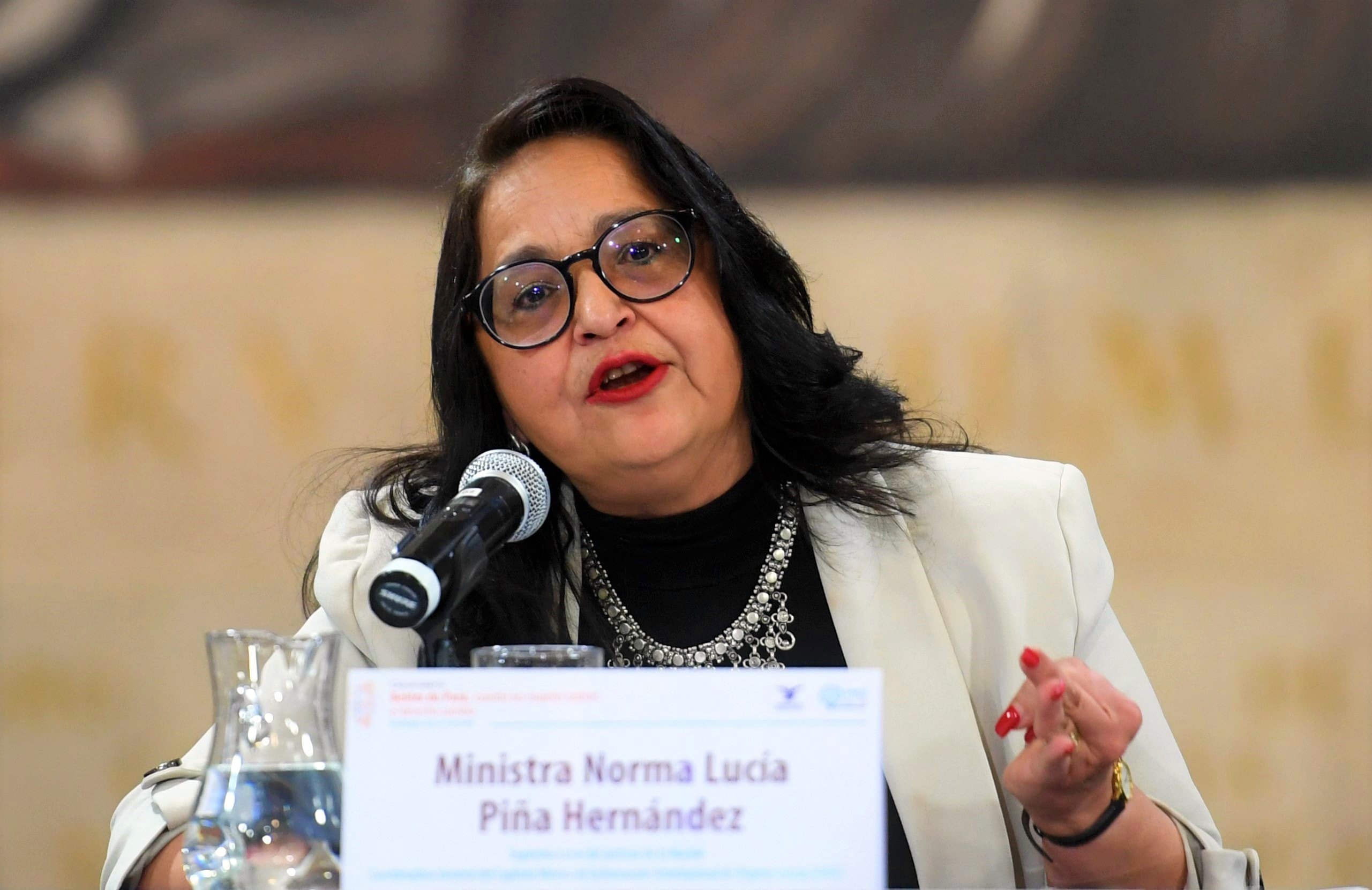 Poder Judicial repudia quema de ministra en gran mitin de AMLO