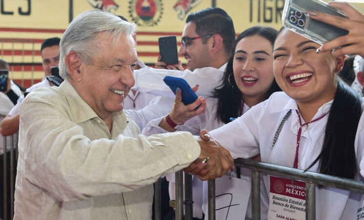 AMLO finaliza su recorrido «Servidores de la Nación» visitando a trabajadores del gobierno en Nayarit