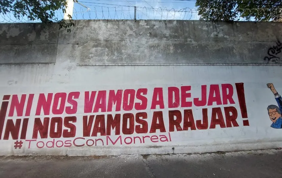 Monreal pide a sus seguidores esperar los tiempos legales ante aparición de bardas de apoyo