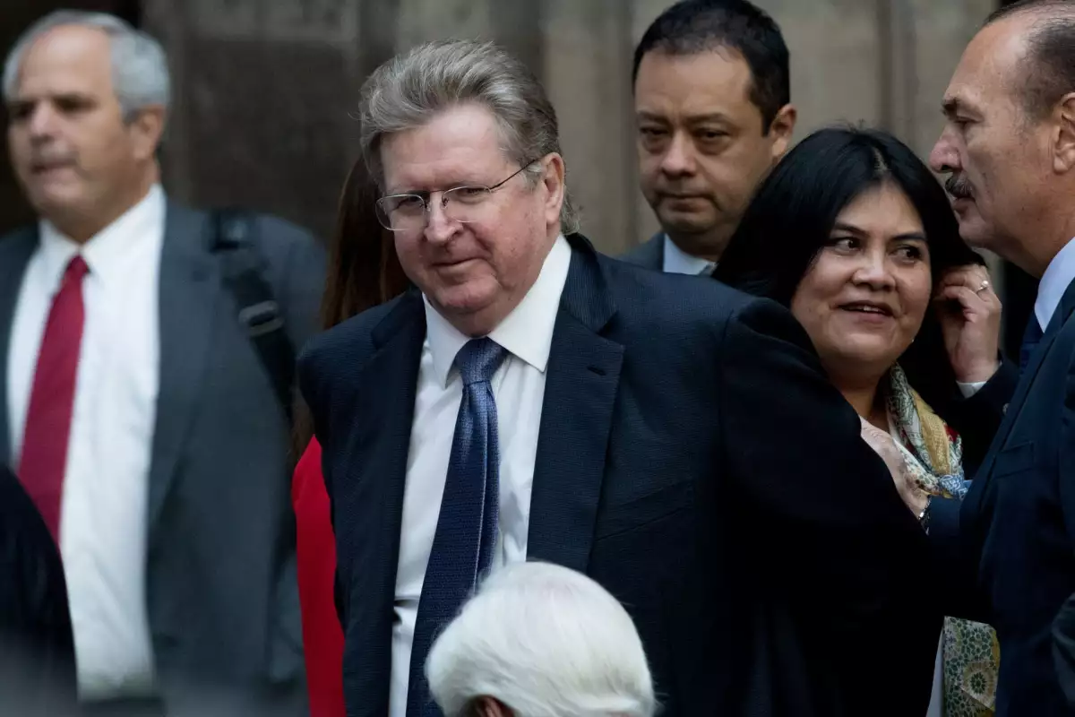 Germán Larrea sigue interesado en comprar Banamex a pesar de disputa con el gobierno