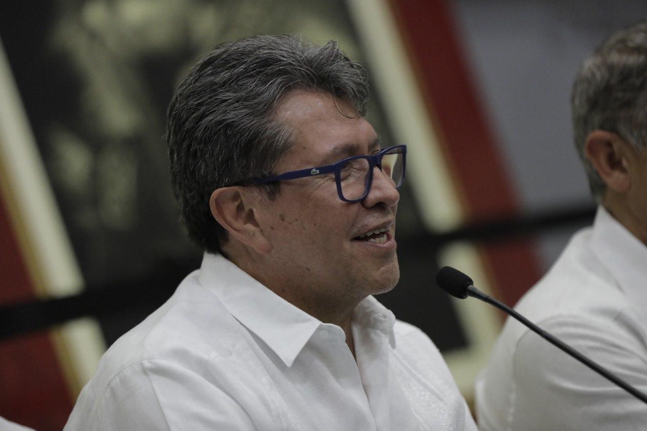 Ricardo Monreal denuncia embestida feroz de sectores conservadores contra AMLO