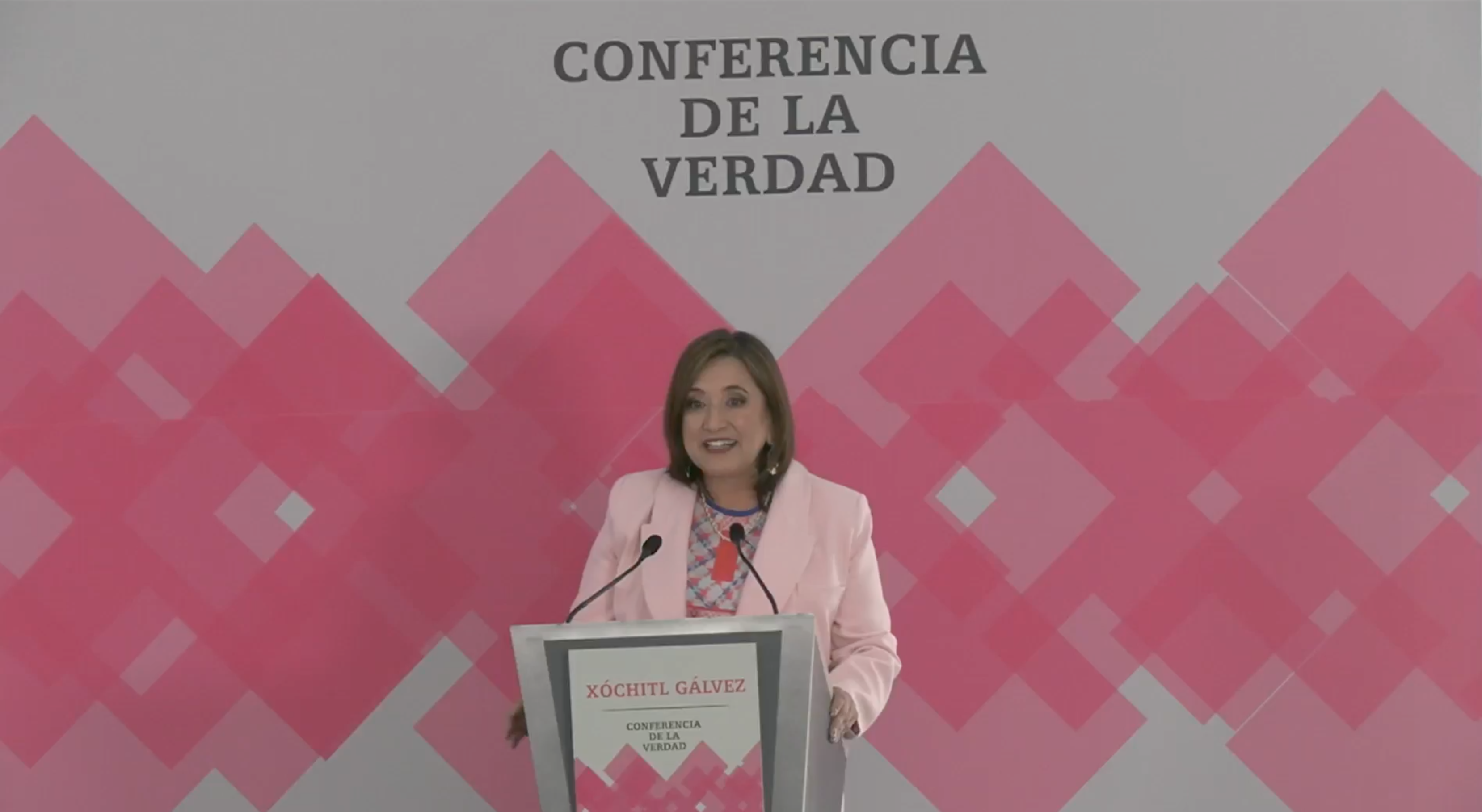 Xóchitl Gálvez compara caída de Facebook e Instagram con sucesos del Colegio Enrique Rébsamen y el Metro, y alude a Claudia Sheinbaum